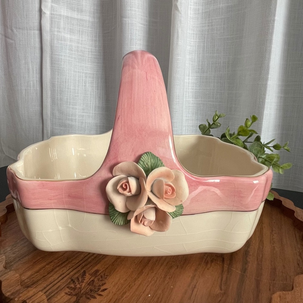 Teleflora Ceramic Basket White w Pink &Gold Trim Pink Porcelain Roses 90s VTG
